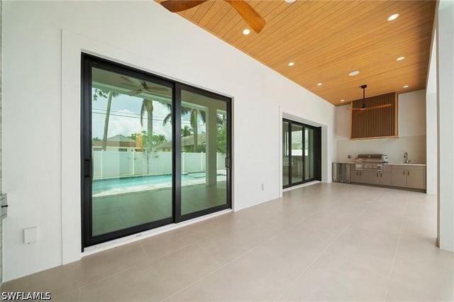 658 93rd AVE N, Naples, FL 34108