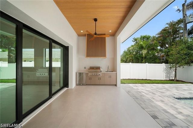658 93rd AVE N, Naples, FL 34108