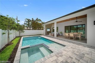 658 93rd AVE N, Naples, FL 34108