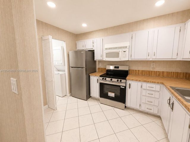 6080 NW 44th Street 410, Lauderhill, FL 33319