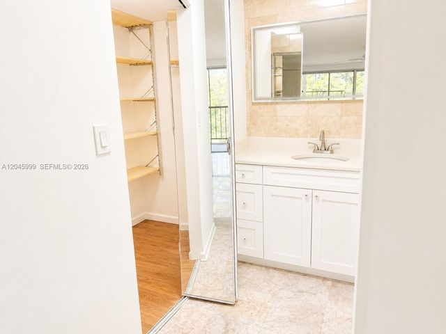 6080 NW 44th Street 410, Lauderhill, FL 33319
