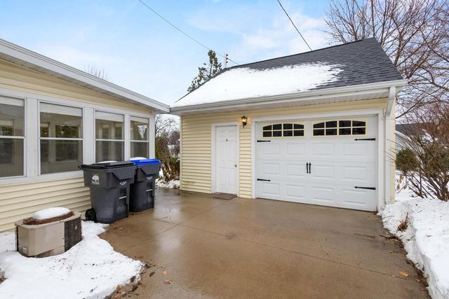 710 CEDAR STREET, Neenah, WI 54956