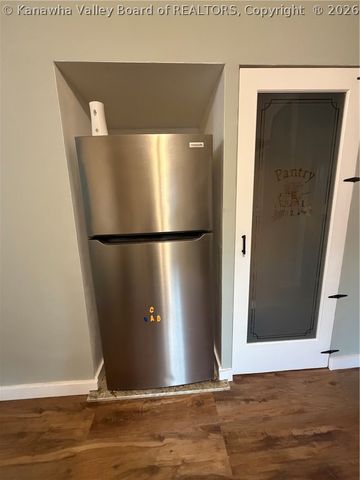 1427 1st Avenue, Charleston, WV 25302