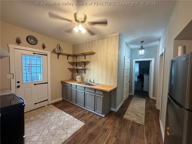 1427 1st Avenue, Charleston, WV 25302