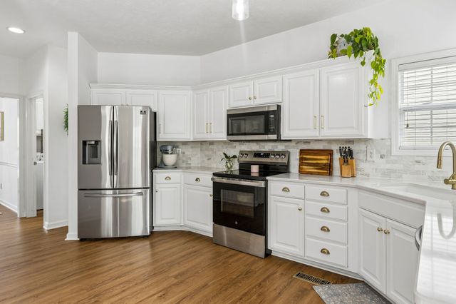 2491 Oak Hill Dr, Murfreesboro, TN 37130
