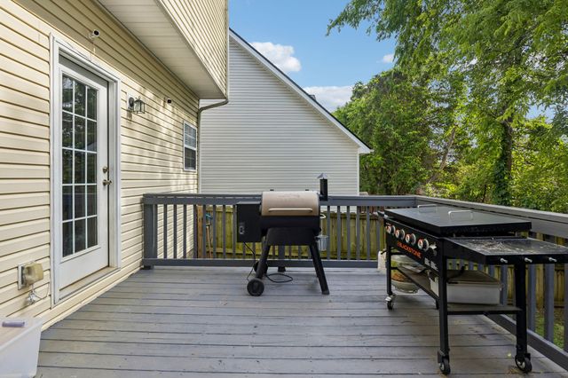 2491 Oak Hill Dr, Murfreesboro, TN 37130