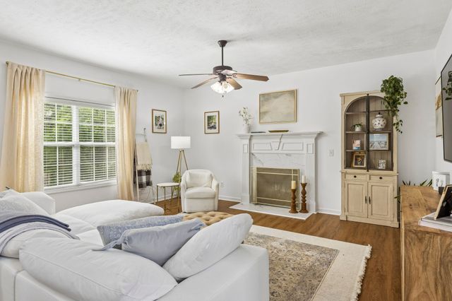 2491 Oak Hill Dr, Murfreesboro, TN 37130