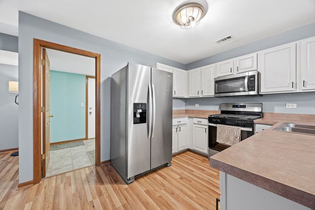 568 Four Seasons Boulevard, Aurora, IL 60504