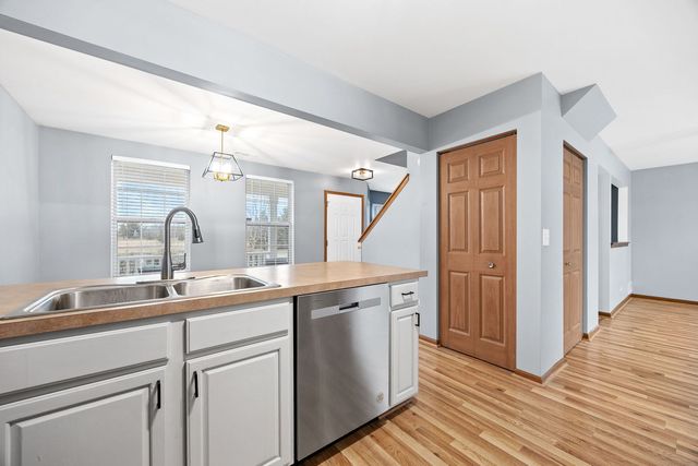 568 Four Seasons Boulevard, Aurora, IL 60504