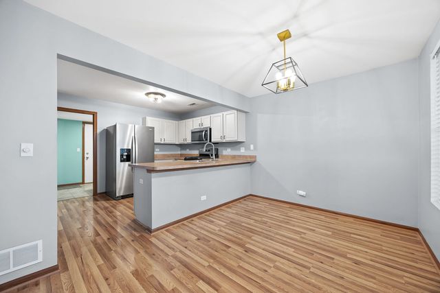 568 Four Seasons Boulevard, Aurora, IL 60504