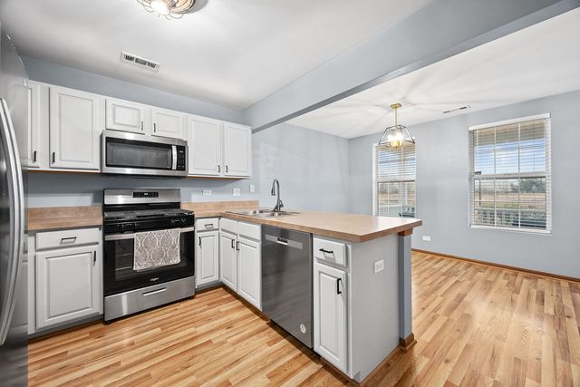 568 Four Seasons Boulevard, Aurora, IL 60504