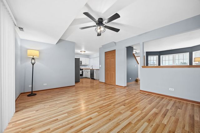 568 Four Seasons Boulevard, Aurora, IL 60504