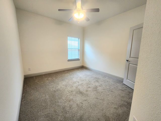 490 Oak Creek Drive, Lavon, TX 75166