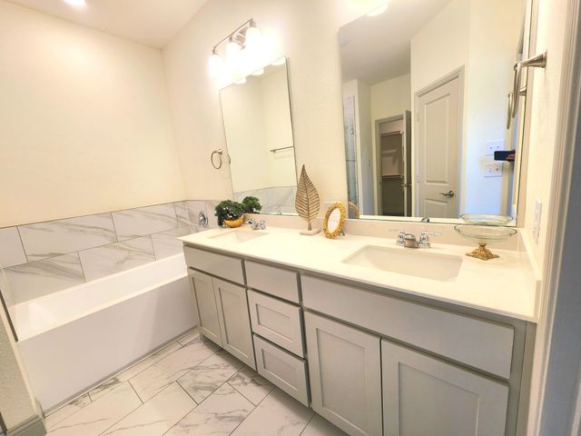 490 Oak Creek Drive, Lavon, TX 75166