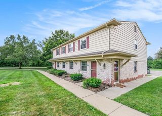 204 Princeton Drive, South Lyon, MI 48178