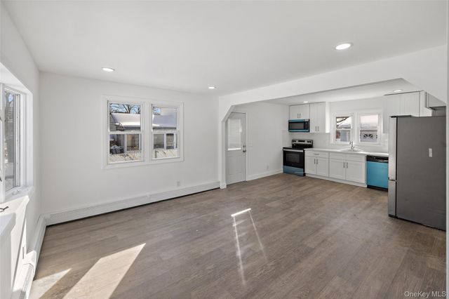 182 Lexington Road, Shirley, NY 11967