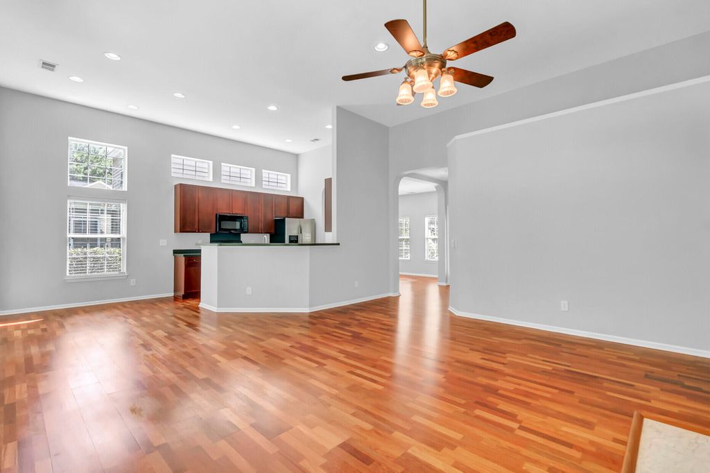 Image 10 of property listing at 116 Carolinian Drive, Summerville, SC 29485