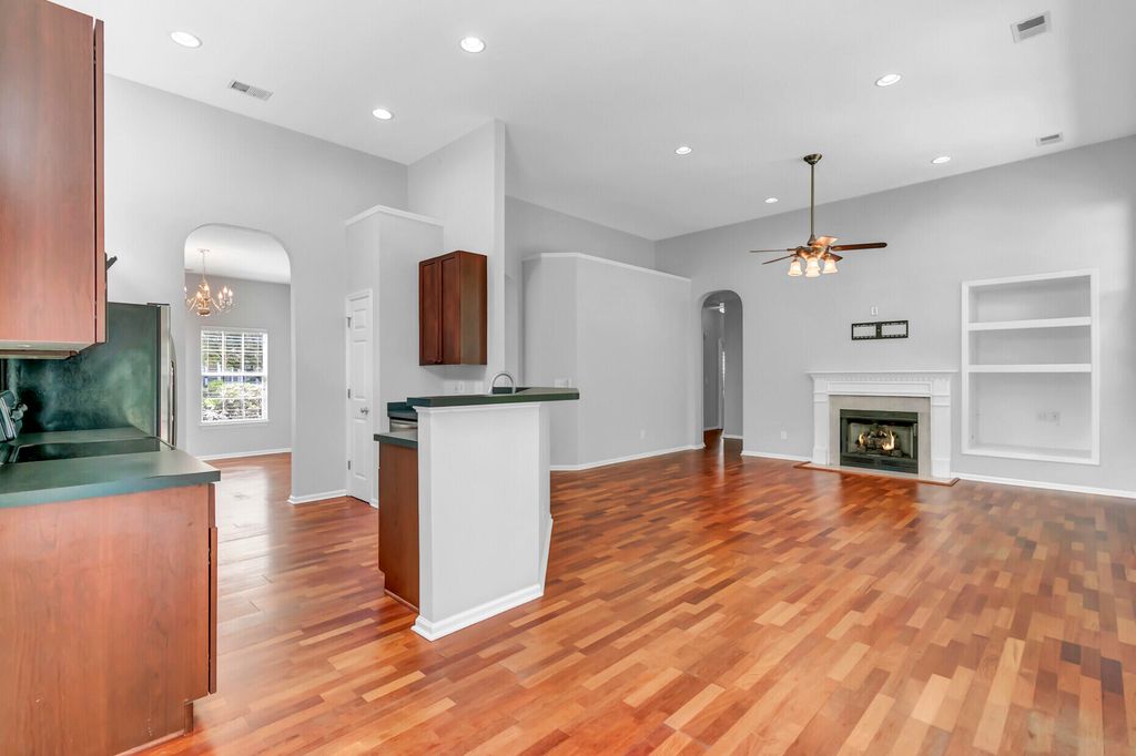 Image 13 of property listing at 116 Carolinian Drive, Summerville, SC 29485