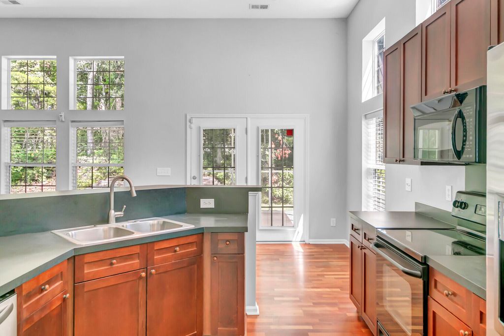 Image 16 of property listing at 116 Carolinian Drive, Summerville, SC 29485