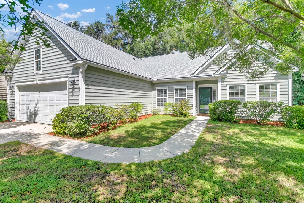 Image 2 of property listing at 116 Carolinian Drive, Summerville, SC 29485