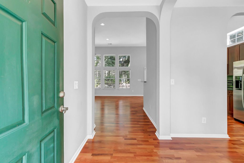 Image 4 of property listing at 116 Carolinian Drive, Summerville, SC 29485