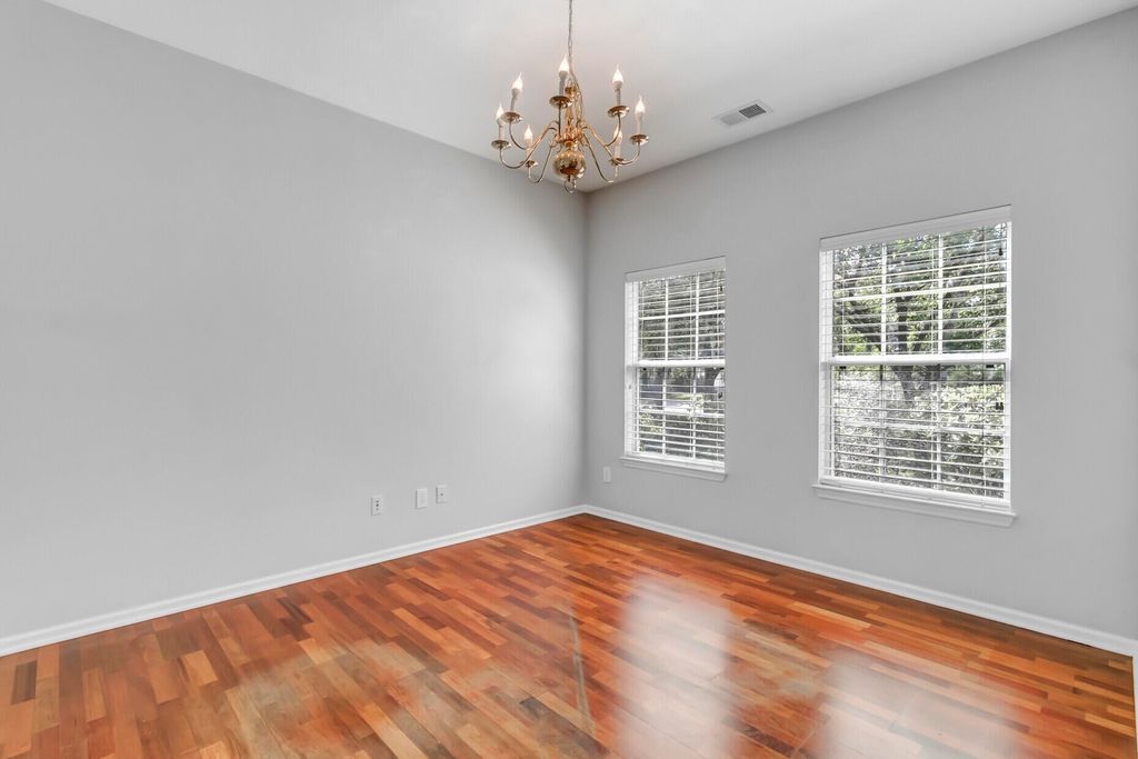 Image 6 of property listing at 116 Carolinian Drive, Summerville, SC 29485