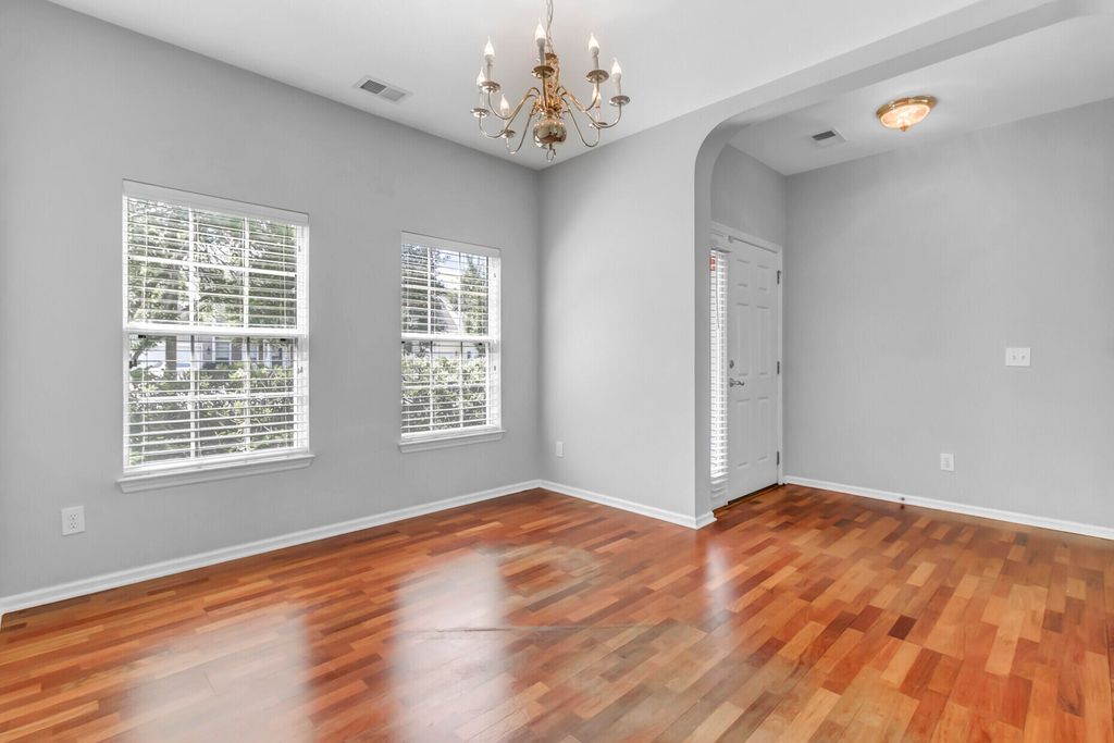 Image 7 of property listing at 116 Carolinian Drive, Summerville, SC 29485