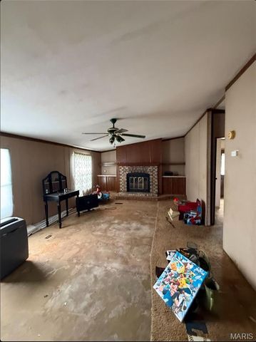 8035 T Highway, Farmington, MO 63640