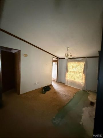 8035 T Highway, Farmington, MO 63640