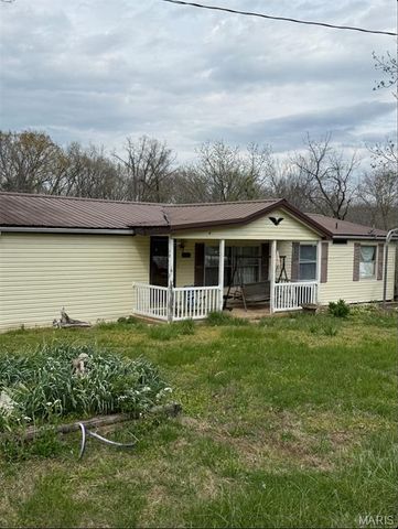 8035 T Highway, Farmington, MO 63640