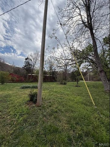 8035 T Highway, Farmington, MO 63640