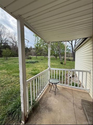8035 T Highway, Farmington, MO 63640