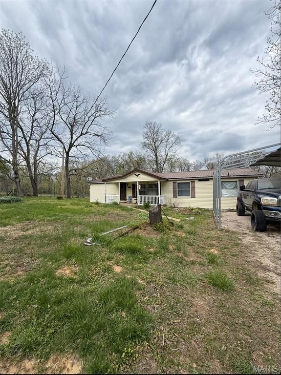8035 T Highway, Farmington, MO 63640