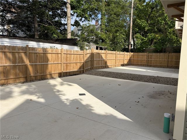 1881 Woodlawn Avenue, Cleveland, OH 44112