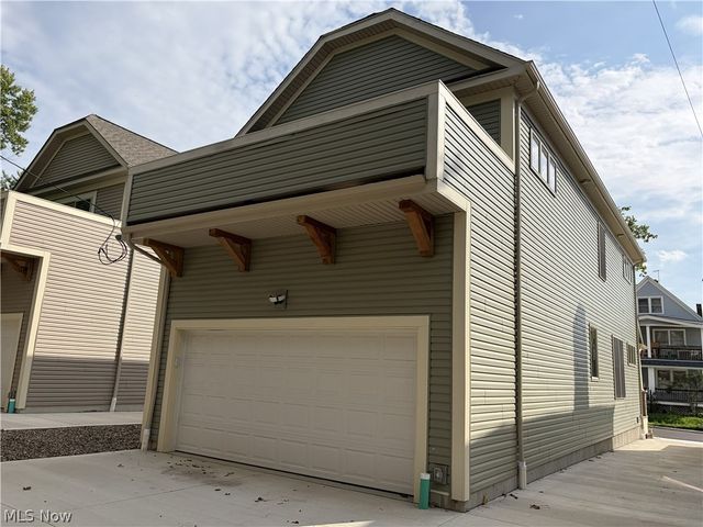 1881 Woodlawn Avenue, Cleveland, OH 44112