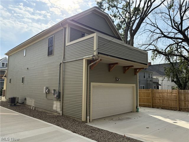 1881 Woodlawn Avenue, Cleveland, OH 44112