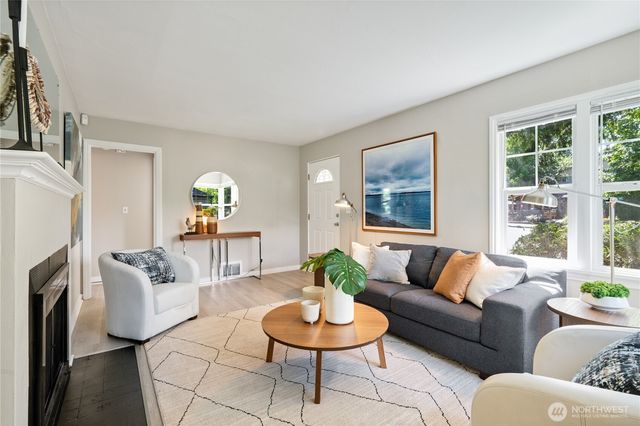 9336 35th Avenue NE, Seattle, WA 98115