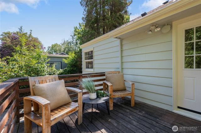 9336 35th Avenue NE, Seattle, WA 98115