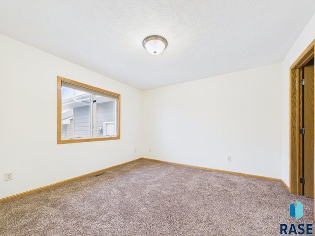 5015 E Newcastle St Street, Sioux Falls, SD 57110