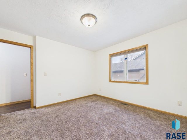 5015 E Newcastle St Street, Sioux Falls, SD 57110