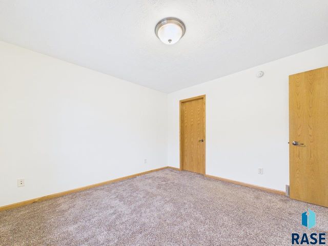 5015 E Newcastle St Street, Sioux Falls, SD 57110