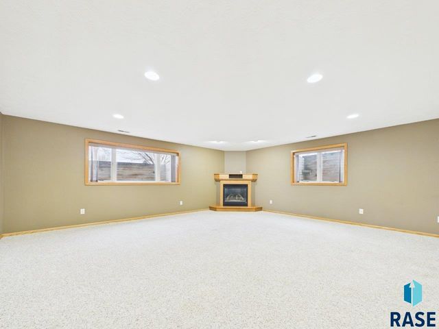 5015 E Newcastle St Street, Sioux Falls, SD 57110