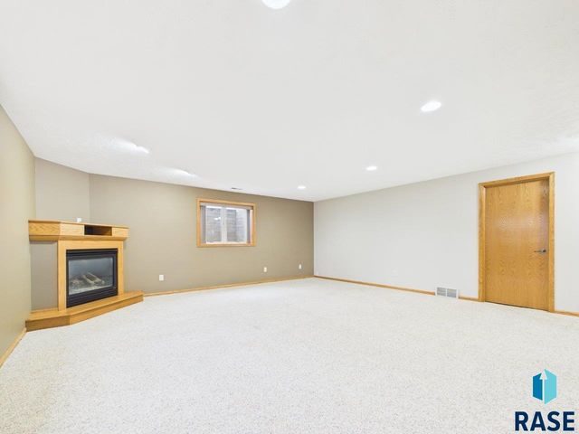 5015 E Newcastle St Street, Sioux Falls, SD 57110