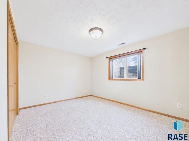 5015 E Newcastle St Street, Sioux Falls, SD 57110