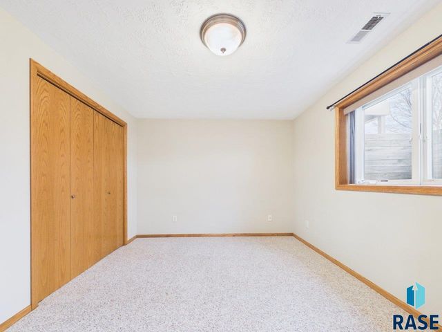 5015 E Newcastle St Street, Sioux Falls, SD 57110