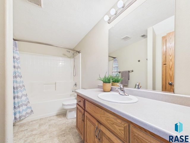 5015 E Newcastle St Street, Sioux Falls, SD 57110