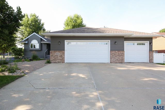 5015 E Newcastle St Street, Sioux Falls, SD 57110