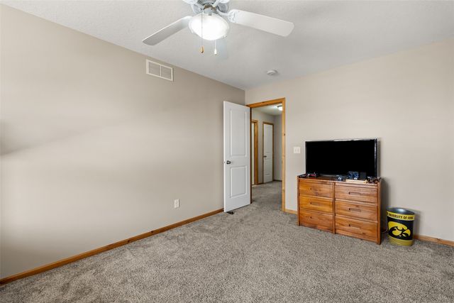 10 Ash Court, North Liberty, IA 52317