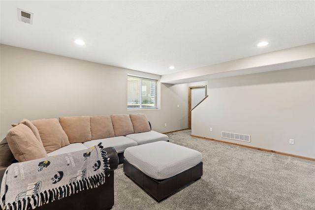 10 Ash Court, North Liberty, IA 52317