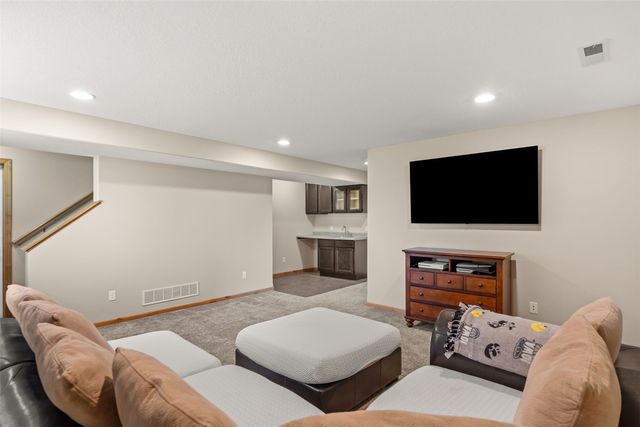 10 Ash Court, North Liberty, IA 52317